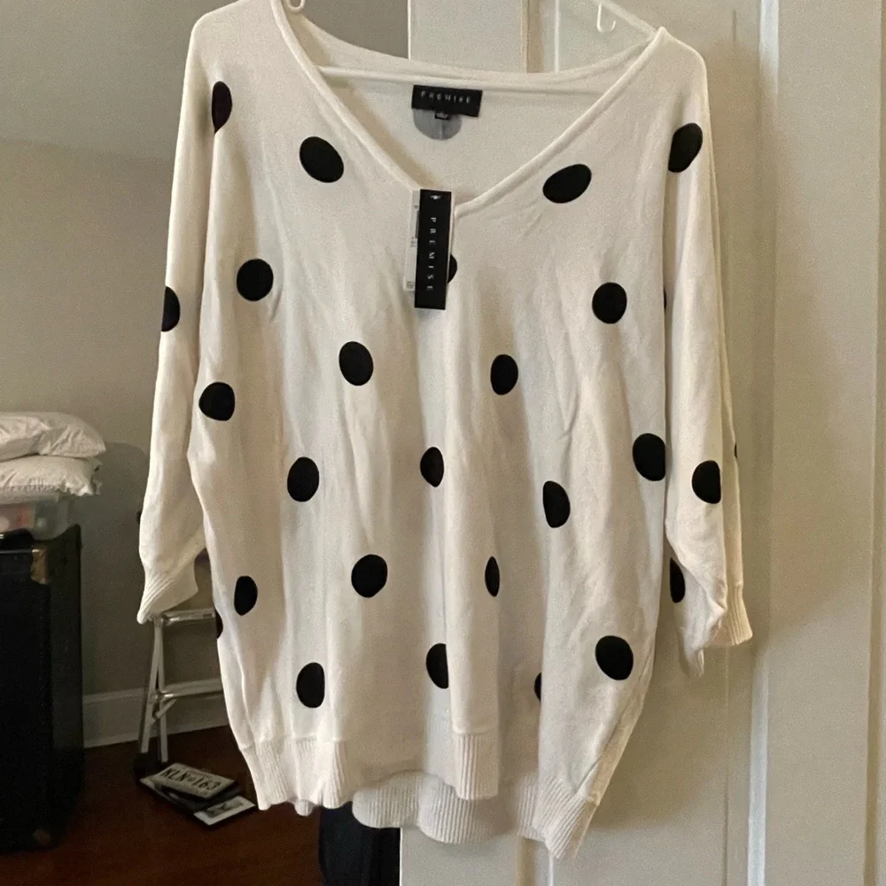 Black polka dot sweater. - Picture 1 of 5